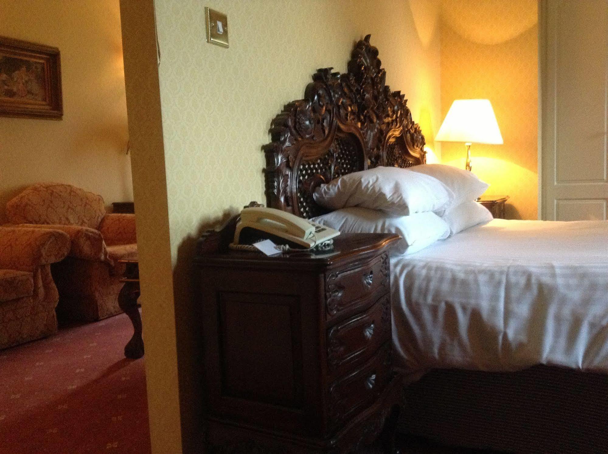 Brook Hall Hotel Childer Thornton Eksteriør billede
